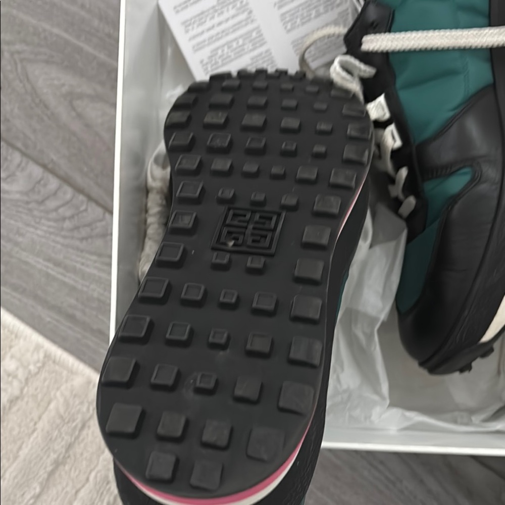 Givenchy White Box - image 4